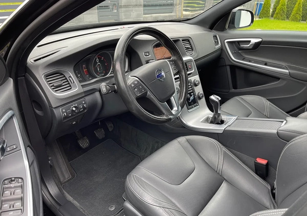 Volvo V60 cena 39900 przebieg: 276000, rok produkcji 2017 z Płock małe 92